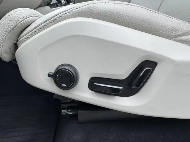 ボルボ ＸＣ９０ T5 AWD モーメンタム 三重県 2019(令1)年 6.9万km クリスタルホワイトP 純正ナビゲーション/・地デジTV/・FM/AM/CD/Bluetooth/・AppleCarPlay/Android Auto/全方位カメラ/コンフォートシート/インテグレーテッド・チャイルド・クッション/前席パワーシート/前席シートヒーター/運転席メモリーシート/純正前後ドライブレコーダー/アダプティブクルーズコントロール/ブラインドスポットモニター/ステアリングスイッチ/LEDヘッドライト/LEDフォグライト /オートライト/オートハイビーム/ルーフレール/純正19インチ10本スポークアルミホイール/ETC/スマートキー×2/取説/保証書