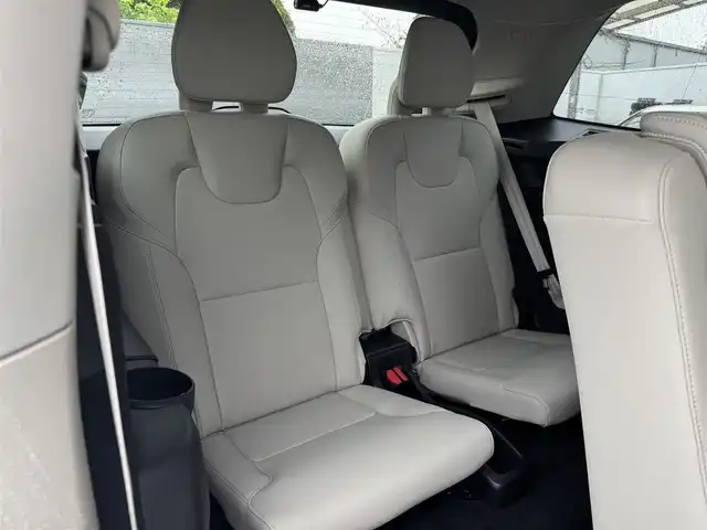 ボルボ ＸＣ９０ T5 AWD モーメンタム 三重県 2019(令1)年 6.9万km クリスタルホワイトP 純正ナビゲーション/・地デジTV/・FM/AM/CD/Bluetooth/・AppleCarPlay/Android Auto/全方位カメラ/コンフォートシート/インテグレーテッド・チャイルド・クッション/前席パワーシート/前席シートヒーター/運転席メモリーシート/純正前後ドライブレコーダー/アダプティブクルーズコントロール/ブラインドスポットモニター/ステアリングスイッチ/LEDヘッドライト/LEDフォグライト /オートライト/オートハイビーム/ルーフレール/純正19インチ10本スポークアルミホイール/ETC/スマートキー×2/取説/保証書
