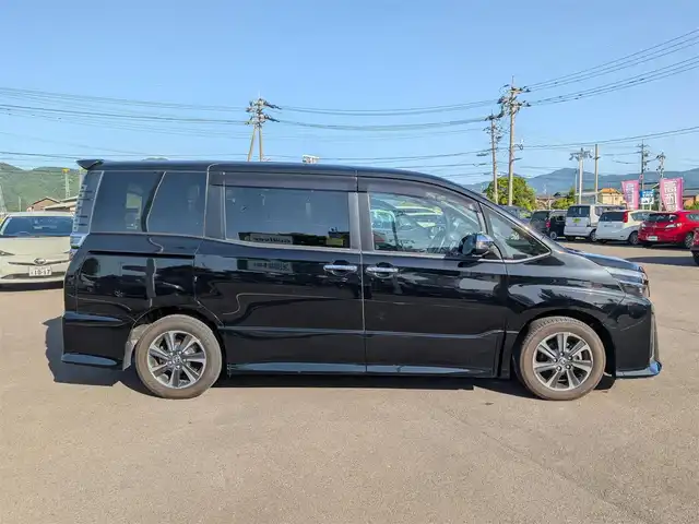 トヨタ ヴォクシー ZS 煌Ⅱ 福井県 2020(令2)年 2.8万km ブラック 純正16インチAW/両側パワースライドドア/LEDヘッドライト/クルーズコントロール/前後コーナーセンサー/ビルトインETC/衝突被害軽減システム/バックカメラ/純正SDナビ/フルセグテレビ/レーンキープアシスト/横滑り防止装置/盗難防止装置/オートマチックハイビーム/アイドリングストップ/スマートキー/ダブルエアバッグ