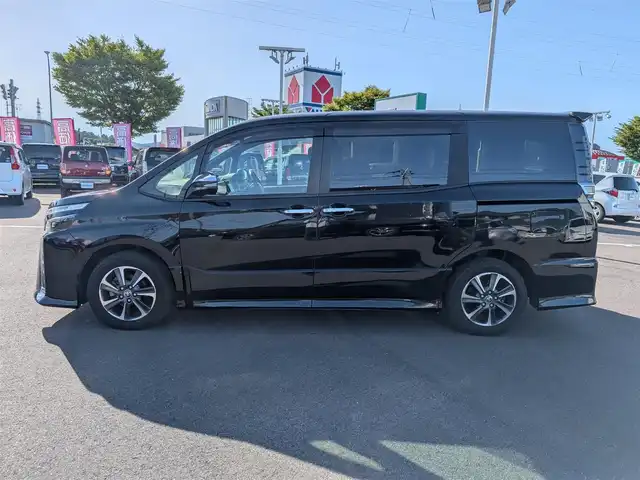 トヨタ ヴォクシー ZS 煌Ⅱ 福井県 2020(令2)年 2.8万km ブラック 純正16インチAW/両側パワースライドドア/LEDヘッドライト/クルーズコントロール/前後コーナーセンサー/ビルトインETC/衝突被害軽減システム/バックカメラ/純正SDナビ/フルセグテレビ/レーンキープアシスト/横滑り防止装置/盗難防止装置/オートマチックハイビーム/アイドリングストップ/スマートキー/ダブルエアバッグ