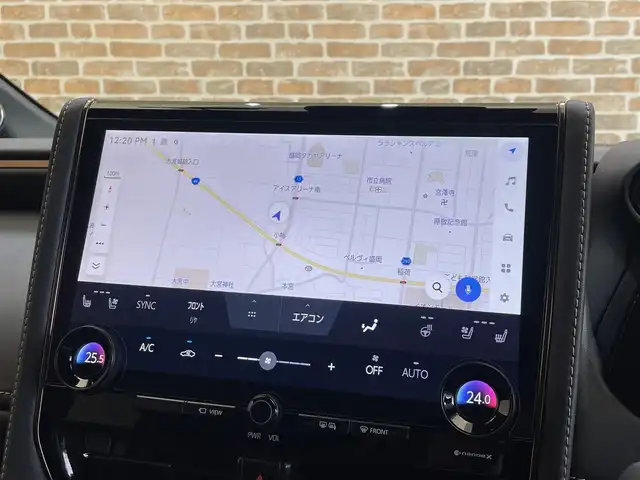 トヨタ アルファードハイブリット Z 岩手県 2024(令6)年 2.5万km ゴールド メーカーオプションカラー　プレシャスレオブロンド（4Y7）/E-Four/寒冷地仕様/メーカーオプション左右独立ムーンルーフ/メーカーオプション後席パワーサイドサンシェード/メーカーオプションデジタルインナーミラー/パノラミックビューモニター/エグゼクティブパワーシート/トヨタセーフティセンス/プリクラッシュセーフティ/レーダークルーズコントロール/レーントレーシングアシスト/レーンチェンジアシスト/フロントクロストラフィックアラート/アダプティブハイビームシステム/プロアクティブドライビングアシスト/ドアオープン制御付き安心降車アシスト/クリアランスソナー/置くだけ充電/シートヒーター・シートベンチレーション/ステアリングヒーター/AC100V1500Wアクセサリーコンセント/14型ディスプレイオーディオPlus/コネクティッドナビ/フルセグTV/ETC2.0/応急用スペアタイヤ/3眼LEDヘッドランプ/純正18インチアルミホイール/スタッドレスタイヤ積み込みあり