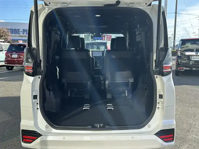 トヨタ ヴォクシー ハイブリッド S－Z 福岡県 2022(令4)年 6万km ホワイトパールクリスタルシャイン ワンオーナー/純正10.5インチDA/純正14インチフリップダウンモニター/モデリスタシグネチャーイルミグリル/トヨタセーフティセンス/アドバンスドパーク/レーダークルーズコントロール/アラウンドビューモニター/ブラインドスポットモニター/プロアクティブドライビングアシスト/リアクロストラフィックアラート/リアカメラディテクション/パーキングサポートブレーキ/安心降車アシスト/ハンズフリーデュアルパワースライドドア/ロードサインアシスト/レーンチェンジアシスト/フロントクロストラフィックアラート/ヘッドアップディスプレイ/電動パーキングブレーキ/オートホールド/オートマチックハイビーム/前席＋後席シートヒーター/ハンドルヒーター/パワーバックドア/デジタルインナーミラー/前方ドラレコ/ETC2.0
