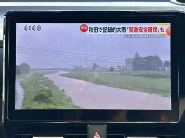トヨタ ヴォクシー ハイブリッド S－Z 福岡県 2022(令4)年 6万km ホワイトパールクリスタルシャイン ワンオーナー/純正10.5インチDA/純正14インチフリップダウンモニター/モデリスタシグネチャーイルミグリル/トヨタセーフティセンス/アドバンスドパーク/レーダークルーズコントロール/アラウンドビューモニター/ブラインドスポットモニター/プロアクティブドライビングアシスト/リアクロストラフィックアラート/リアカメラディテクション/パーキングサポートブレーキ/安心降車アシスト/ハンズフリーデュアルパワースライドドア/ロードサインアシスト/レーンチェンジアシスト/フロントクロストラフィックアラート/ヘッドアップディスプレイ/電動パーキングブレーキ/オートホールド/オートマチックハイビーム/前席＋後席シートヒーター/ハンドルヒーター/パワーバックドア/デジタルインナーミラー/前方ドラレコ/ETC2.0