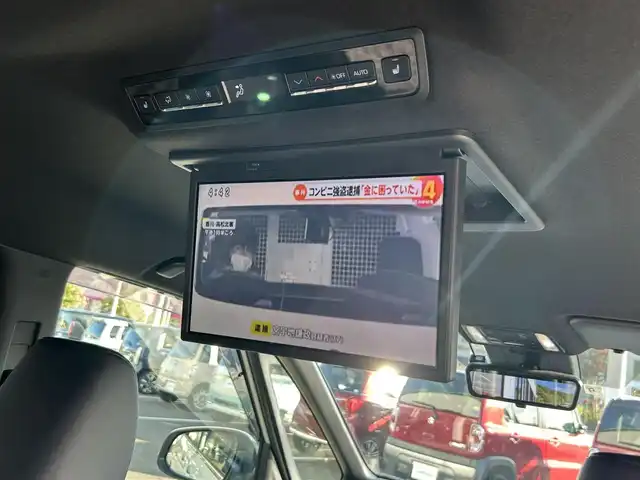 トヨタ ヴォクシー ハイブリッド S－Z 福岡県 2022(令4)年 6万km ホワイトパールクリスタルシャイン ワンオーナー/純正10.5インチDA/純正14インチフリップダウンモニター/モデリスタシグネチャーイルミグリル/トヨタセーフティセンス/アドバンスドパーク/レーダークルーズコントロール/アラウンドビューモニター/ブラインドスポットモニター/プロアクティブドライビングアシスト/リアクロストラフィックアラート/リアカメラディテクション/パーキングサポートブレーキ/安心降車アシスト/ハンズフリーデュアルパワースライドドア/ロードサインアシスト/レーンチェンジアシスト/フロントクロストラフィックアラート/ヘッドアップディスプレイ/電動パーキングブレーキ/オートホールド/オートマチックハイビーム/前席＋後席シートヒーター/ハンドルヒーター/パワーバックドア/デジタルインナーミラー/前方ドラレコ/ETC2.0