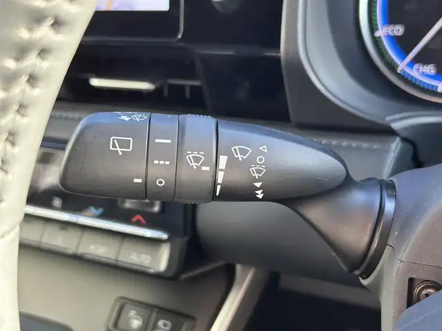 トヨタ ヴォクシー ハイブリッド S－Z 福岡県 2022(令4)年 6万km ホワイトパールクリスタルシャイン ワンオーナー/純正10.5インチDA/純正14インチフリップダウンモニター/モデリスタシグネチャーイルミグリル/トヨタセーフティセンス/アドバンスドパーク/レーダークルーズコントロール/アラウンドビューモニター/ブラインドスポットモニター/プロアクティブドライビングアシスト/リアクロストラフィックアラート/リアカメラディテクション/パーキングサポートブレーキ/安心降車アシスト/ハンズフリーデュアルパワースライドドア/ロードサインアシスト/レーンチェンジアシスト/フロントクロストラフィックアラート/ヘッドアップディスプレイ/電動パーキングブレーキ/オートホールド/オートマチックハイビーム/前席＋後席シートヒーター/ハンドルヒーター/パワーバックドア/デジタルインナーミラー/前方ドラレコ/ETC2.0