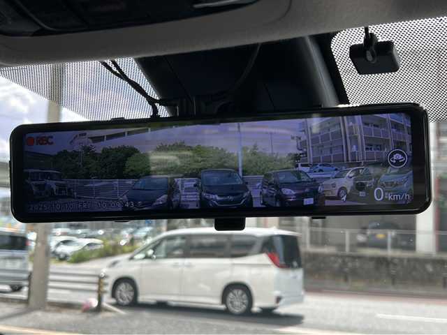 トヨタ ヤリスクロス ハイブリッド G 沖縄県 2022(令4)年 5.8万km ブラックマイカ/シルバーメタリック 2トーン 純正８インチナビ/（ＡＭ／ＦＭ／ＢＴ）　/フルセグＴＶ　/バックカメラ　/トヨタセーフティーセンス　/社外１６インチＡＷ　/オートマチックハイビーム　/前後ドラレコ　/ＥＴＣ　/スマートキー　/クルコン　/ＵＳＢ入力端子/オートライト/社外フロアマット/プッシュスタート