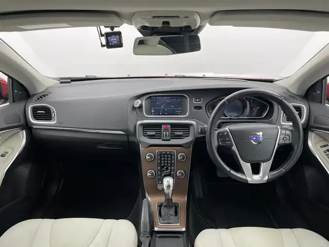 ボルボ Ｖ４０ T－4 SE 富山県 2013(平25)年 11万km 赤 パノラマガラスルーフ　/純正ナビ（ＣＤ　ＤＶＤ　ｂｌｕｅｔｏｏｔｈ）/フルセグTV/バックカメラ/前後コーナーセンサー　/ＥＴＣ　/社外前後ドラレコ（DRV-MR450)/運転席パワーシート・シートメモリー/前席シートヒーター　/オートライト/ＬＥＤヘッドライト　/社外１６インチAW/スマートキー/ＡＣＣ　/ＣｉｔｙＳａｆｅｔｙ　/ＢＬＩＳ（ブラインドスポット）　/レーンキープ/純正マット/保証書、取説