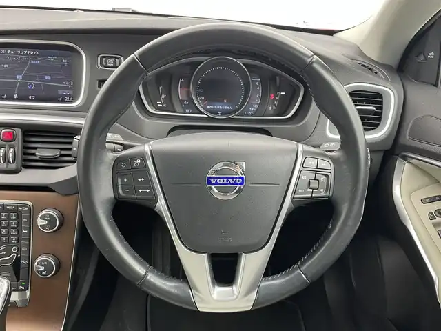 ボルボ Ｖ４０ T－4 SE 富山県 2013(平25)年 11万km 赤 パノラマガラスルーフ　/純正ナビ（ＣＤ　ＤＶＤ　ｂｌｕｅｔｏｏｔｈ）/フルセグTV/バックカメラ/前後コーナーセンサー　/ＥＴＣ　/社外前後ドラレコ（DRV-MR450)/運転席パワーシート・シートメモリー/前席シートヒーター　/オートライト/ＬＥＤヘッドライト　/社外１６インチAW/スマートキー/ＡＣＣ　/ＣｉｔｙＳａｆｅｔｙ　/ＢＬＩＳ（ブラインドスポット）　/レーンキープ/純正マット/保証書、取説