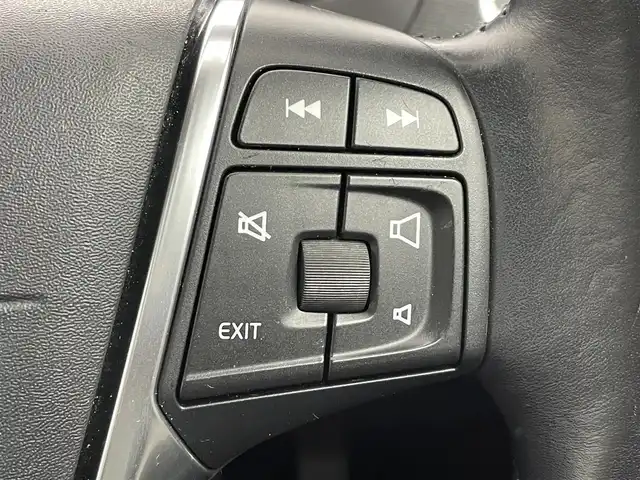 ボルボ Ｖ４０ T－4 SE 富山県 2013(平25)年 11万km 赤 パノラマガラスルーフ　/純正ナビ（ＣＤ　ＤＶＤ　ｂｌｕｅｔｏｏｔｈ）/フルセグTV/バックカメラ/前後コーナーセンサー　/ＥＴＣ　/社外前後ドラレコ（DRV-MR450)/運転席パワーシート・シートメモリー/前席シートヒーター　/オートライト/ＬＥＤヘッドライト　/社外１６インチAW/スマートキー/ＡＣＣ　/ＣｉｔｙＳａｆｅｔｙ　/ＢＬＩＳ（ブラインドスポット）　/レーンキープ/純正マット/保証書、取説