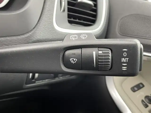 ボルボ Ｖ４０ T－4 SE 富山県 2013(平25)年 11万km 赤 パノラマガラスルーフ　/純正ナビ（ＣＤ　ＤＶＤ　ｂｌｕｅｔｏｏｔｈ）/フルセグTV/バックカメラ/前後コーナーセンサー　/ＥＴＣ　/社外前後ドラレコ（DRV-MR450)/運転席パワーシート・シートメモリー/前席シートヒーター　/オートライト/ＬＥＤヘッドライト　/社外１６インチAW/スマートキー/ＡＣＣ　/ＣｉｔｙＳａｆｅｔｙ　/ＢＬＩＳ（ブラインドスポット）　/レーンキープ/純正マット/保証書、取説