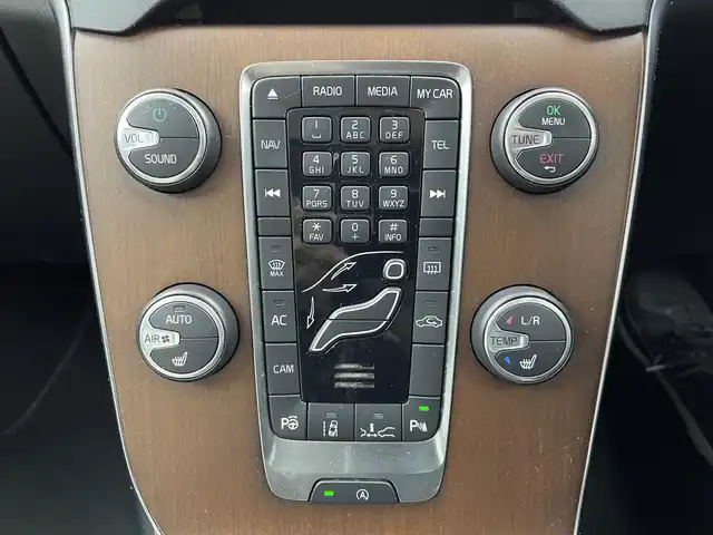 ボルボ Ｖ４０ T－4 SE 富山県 2013(平25)年 11万km 赤 パノラマガラスルーフ　/純正ナビ（ＣＤ　ＤＶＤ　ｂｌｕｅｔｏｏｔｈ）/フルセグTV/バックカメラ/前後コーナーセンサー　/ＥＴＣ　/社外前後ドラレコ（DRV-MR450)/運転席パワーシート・シートメモリー/前席シートヒーター　/オートライト/ＬＥＤヘッドライト　/社外１６インチAW/スマートキー/ＡＣＣ　/ＣｉｔｙＳａｆｅｔｙ　/ＢＬＩＳ（ブラインドスポット）　/レーンキープ/純正マット/保証書、取説