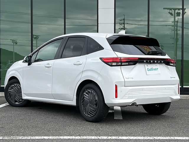 日産 ノート X 福岡県 2024(令6)年 0.5万km ピュアホワイトパール 純正9インチSDナビ/（AM/FM/BT/フルセグTV/SD）/インテリジェントエマージェンシーブレーキ/プロパイロット/バックカメラ/アイドリングストップ/プッシュスタートボタン/スマートキー/スペアキー1本/フロアマット/純正LEDヘッドライト/16インチアルミホイール/コーナーセンサー/横滑り防止装置/衝突被害軽減システム/車線逸脱警報システム/盗難防止システム/オートマチックハイビーム/ETC