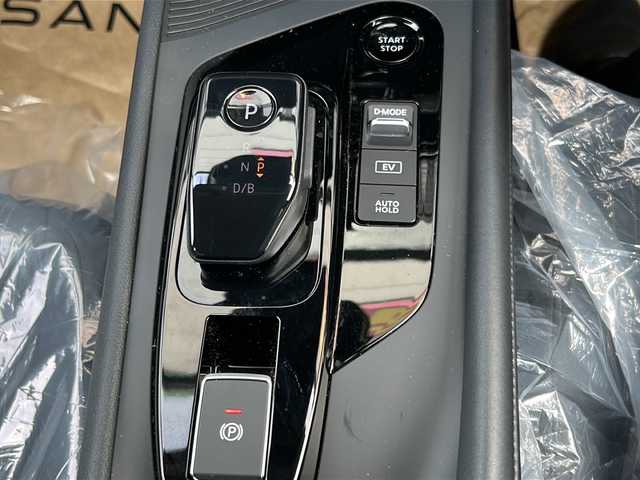 日産 ノート X 福岡県 2024(令6)年 0.5万km ピュアホワイトパール 純正9インチSDナビ/（AM/FM/BT/フルセグTV/SD）/インテリジェントエマージェンシーブレーキ/プロパイロット/バックカメラ/アイドリングストップ/プッシュスタートボタン/スマートキー/スペアキー1本/フロアマット/純正LEDヘッドライト/16インチアルミホイール/コーナーセンサー/横滑り防止装置/衝突被害軽減システム/車線逸脱警報システム/盗難防止システム/オートマチックハイビーム/ETC