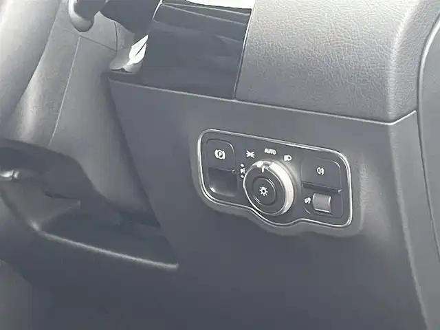 メルセデス・ベンツ Ｂ１８０ 静岡県 2019(令1)年 1万km デニムブルー レザーエクスクルーシブ/アドバンスパッケージ/MBUXナビフルセグTV Bluetooth/全方位カメラ/ブラックレザーシートシートヒーター /前席メモリーパワーシート/アンビエントライト /パワーバックドア /ドライブレコーダー/ワイヤレス充電/DSRCETC