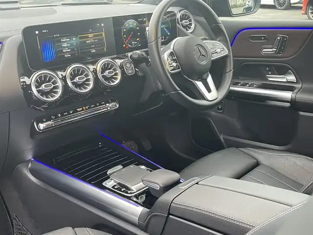 メルセデス・ベンツ Ｂ１８０ 静岡県 2019(令1)年 1万km デニムブルー レザーエクスクルーシブ/アドバンスパッケージ/MBUXナビフルセグTV Bluetooth/全方位カメラ/ブラックレザーシートシートヒーター /前席メモリーパワーシート/アンビエントライト /パワーバックドア /ドライブレコーダー/ワイヤレス充電/DSRCETC