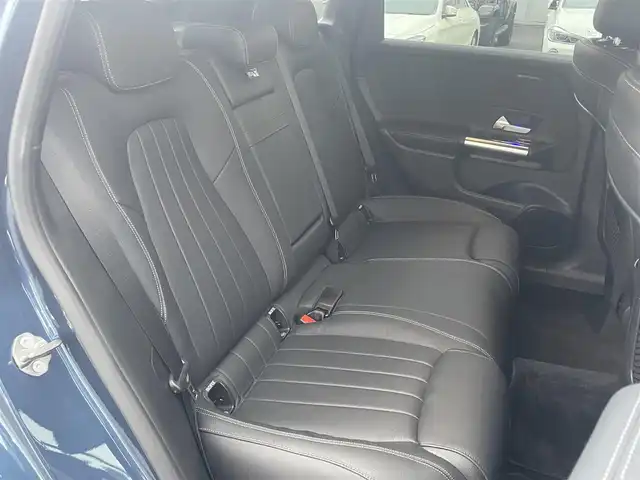 メルセデス・ベンツ Ｂ１８０ 静岡県 2019(令1)年 1万km デニムブルー レザーエクスクルーシブ/アドバンスパッケージ/MBUXナビフルセグTV Bluetooth/全方位カメラ/ブラックレザーシートシートヒーター /前席メモリーパワーシート/アンビエントライト /パワーバックドア /ドライブレコーダー/ワイヤレス充電/DSRCETC