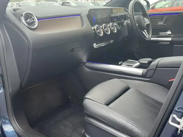 メルセデス・ベンツ Ｂ１８０ 静岡県 2019(令1)年 1万km デニムブルー レザーエクスクルーシブ/アドバンスパッケージ/MBUXナビフルセグTV Bluetooth/全方位カメラ/ブラックレザーシートシートヒーター /前席メモリーパワーシート/アンビエントライト /パワーバックドア /ドライブレコーダー/ワイヤレス充電/DSRCETC