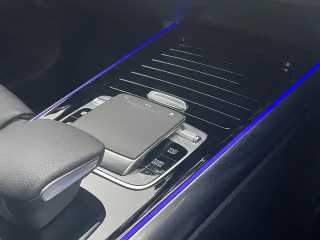 メルセデス・ベンツ Ｂ１８０ 静岡県 2019(令1)年 1万km デニムブルー レザーエクスクルーシブ/アドバンスパッケージ/MBUXナビフルセグTV Bluetooth/全方位カメラ/ブラックレザーシートシートヒーター /前席メモリーパワーシート/アンビエントライト /パワーバックドア /ドライブレコーダー/ワイヤレス充電/DSRCETC