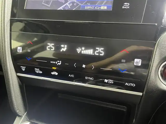 ホンダ シャトル ハイブリッド Z 大阪府 2015(平27)年 5万km クリスタルブラックパール 純正ナビ　バックカメラ　Bluetooth　フルセグTV 衝突軽減　ビルトインETC クルーズコントロール　ハーフレザーシート　オートライト　LEDヘッドライト