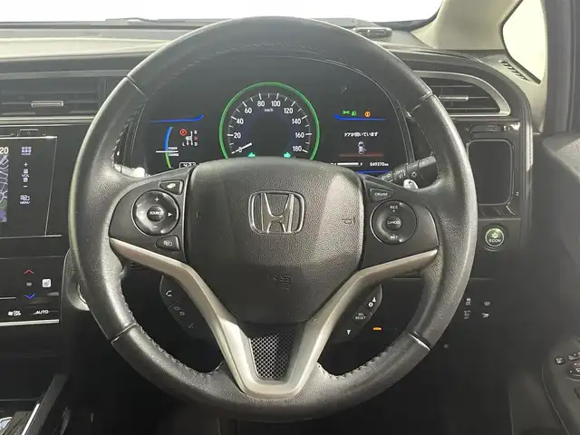 ホンダ シャトル ハイブリッド Z 大阪府 2015(平27)年 5万km クリスタルブラックパール 純正ナビ　バックカメラ　Bluetooth　フルセグTV 衝突軽減　ビルトインETC クルーズコントロール　ハーフレザーシート　オートライト　LEDヘッドライト