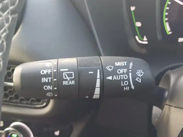 ホンダ ＺＲ－Ｖ ハイブリッド e:HEV Z 山梨県 2022(令4)年 4.2万km プラチナホワイトパール 純正9型ナビ/フルセグTV/ハンズフリーパワーバックドア/全方位モニター/ビルトインETC2.0/レーダークルーズコントロール/コーナーセンサー/ホンダセンシング/・衝突軽減ブレーキ/・前後誤発進抑制機能/・車線維持支援システム/・先行車発進お知らせ機能/・ブラインドスポットモニター/・後退出庫サポート/LEDヘッドランプ/革巻きステアリング/ステアリングヒーター/本革シート/前席パワーシート/シートヒーター/BOSEプレミアムサウンドシステム/純正18インチアルミホイール/スマートキーシステム/禁煙車
