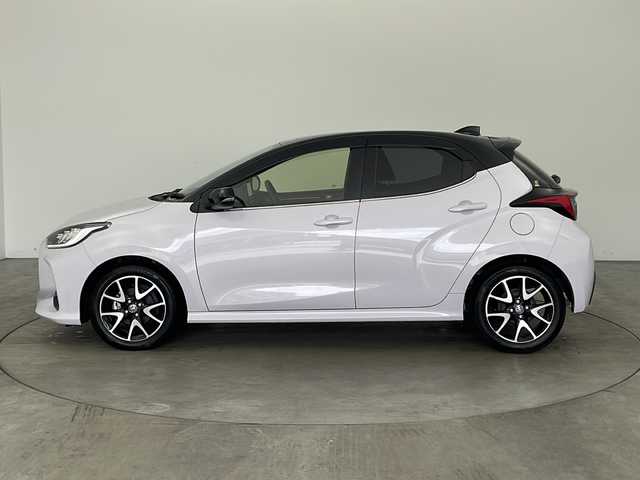 トヨタ ヤリス ハイブリッド Z 兵庫県 2020(令2)年 4.8万km ブラック/アイスピンクメタリック ・ナビ/TV/USB/Miracast/Bluetooth/・バックカメラ/・ビルトインETC2.0/・社外前後ドライブレコーダー/・Toyota　Safety　Sense/・プリクラッシュセーフティ/・レーントレーシングアシスト/・レーダークルーズコントロール/・オートマチックハイビーム/・ロードサインアシスト/・ブラインドスポットモニター/・パーキングサポートブレーキ/・リヤクロストラフィックアラート/・先行車発進告知/・クリアランスソナー/・LEDヘッドライト/・オートライト/・フォグランプ/・前席シートシーター/・純正16インチアルミホイール/・純正フロアマット/・スマートエントリー/・プッシュスタート