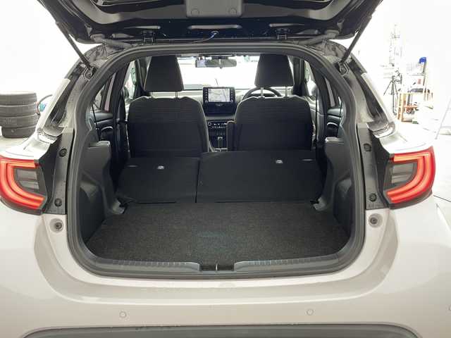 トヨタ ヤリス ハイブリッド Z 兵庫県 2020(令2)年 4.8万km ブラック/アイスピンクメタリック ・ナビ/TV/USB/Miracast/Bluetooth/・バックカメラ/・ビルトインETC2.0/・社外前後ドライブレコーダー/・Toyota　Safety　Sense/・プリクラッシュセーフティ/・レーントレーシングアシスト/・レーダークルーズコントロール/・オートマチックハイビーム/・ロードサインアシスト/・ブラインドスポットモニター/・パーキングサポートブレーキ/・リヤクロストラフィックアラート/・先行車発進告知/・クリアランスソナー/・LEDヘッドライト/・オートライト/・フォグランプ/・前席シートシーター/・純正16インチアルミホイール/・純正フロアマット/・スマートエントリー/・プッシュスタート