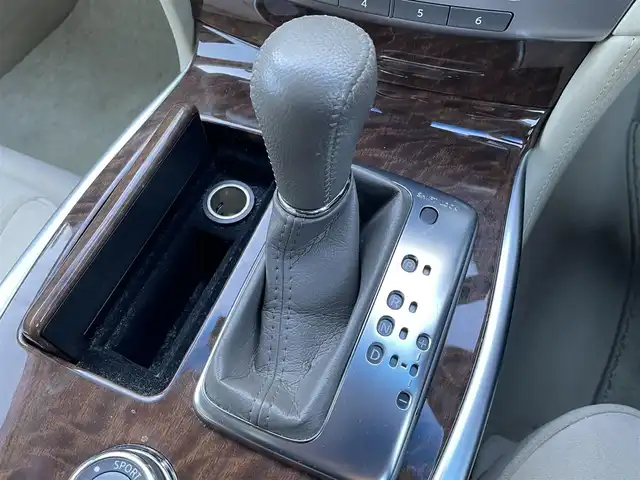 日産 フーガ 370GT FOUR 青森県 2017(平29)年 8.7万km ダークブルー ４WD/純正ナビ/フルセグTV/CD/DVD/BT/ドライブレコーダー/純正エンジンスターター/ETC/後席モニター/D席シートメモリ/前席パワーシート/オートライト/クルーズコントロール/オートライト