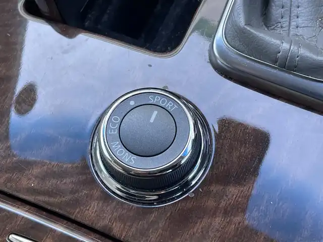 日産 フーガ 370GT FOUR 青森県 2017(平29)年 8.7万km ダークブルー ４WD/純正ナビ/フルセグTV/CD/DVD/BT/ドライブレコーダー/純正エンジンスターター/ETC/後席モニター/D席シートメモリ/前席パワーシート/オートライト/クルーズコントロール/オートライト