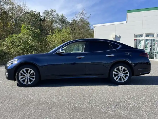 日産 フーガ 370GT FOUR 青森県 2017(平29)年 8.7万km ダークブルー ４WD/純正ナビ/フルセグTV/CD/DVD/BT/ドライブレコーダー/純正エンジンスターター/ETC/後席モニター/D席シートメモリ/前席パワーシート/オートライト/クルーズコントロール/オートライト