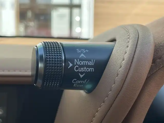 レクサス ＬＣ 500h Lパッケージ 宮崎県 2018(平30)年 5.5万km ラディアントレッドコントラストレイヤリング ガラスパノラマルーフ/レクサスセーフティセンス/・プリクラッシュセーフティ/・レーンキーピングアシスト/・オートマチックハイビーム/・レーダークルーズコントロール/・クリアランスソナー/ブラインドスポットモニター/ヘッドアップディスプレイ/純正10.3インチナビ/CD/DVD/BT/フルセグ/バックカメラ/ビルトインETC2.0/パドルシフト/ステアリングヒーター/本革シート/メモリ付パワーシート/シートヒーター/ベンチレーション/パワートランクリッド/純正LEDヘッドライト/純正21インチアルミホイール