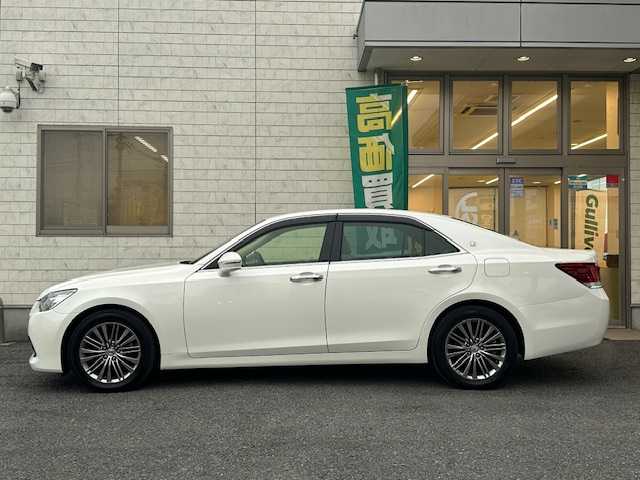 トヨタ クラウン ロイヤル ロイヤルサルーン 茨城県 2013(平25)年 2.8万km ホワイトパールクリスタルシャイン 純正HDDナビ/ 【フルセグ/Bluetooth/CD/DVD】/バックカメラ/クルーズコントロール/ETC/前席パワーシート/LEDヘッドライト/KEDフォグライト/純正フロアマット/スマートキー/電動格納ミラー