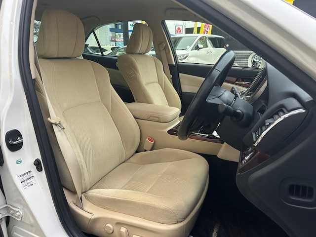 トヨタ クラウン ロイヤル ロイヤルサルーン 茨城県 2013(平25)年 2.8万km ホワイトパールクリスタルシャイン 純正HDDナビ/ 【フルセグ/Bluetooth/CD/DVD】/バックカメラ/クルーズコントロール/ETC/前席パワーシート/LEDヘッドライト/KEDフォグライト/純正フロアマット/スマートキー/電動格納ミラー