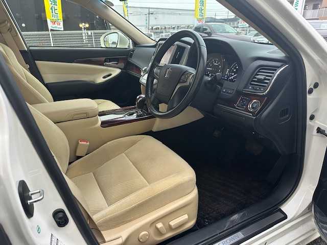 トヨタ クラウン ロイヤル ロイヤルサルーン 茨城県 2013(平25)年 2.8万km ホワイトパールクリスタルシャイン 純正HDDナビ/ 【フルセグ/Bluetooth/CD/DVD】/バックカメラ/クルーズコントロール/ETC/前席パワーシート/LEDヘッドライト/KEDフォグライト/純正フロアマット/スマートキー/電動格納ミラー