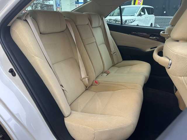 トヨタ クラウン ロイヤル ロイヤルサルーン 茨城県 2013(平25)年 2.8万km ホワイトパールクリスタルシャイン 純正HDDナビ/ 【フルセグ/Bluetooth/CD/DVD】/バックカメラ/クルーズコントロール/ETC/前席パワーシート/LEDヘッドライト/KEDフォグライト/純正フロアマット/スマートキー/電動格納ミラー