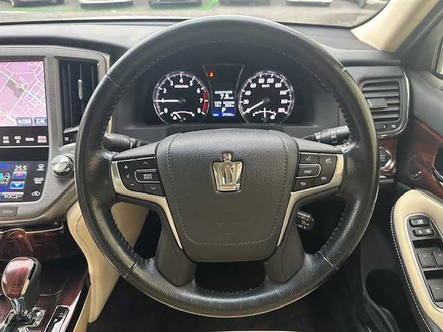 トヨタ クラウン ロイヤル ロイヤルサルーン 茨城県 2013(平25)年 2.8万km ホワイトパールクリスタルシャイン 純正HDDナビ/ 【フルセグ/Bluetooth/CD/DVD】/バックカメラ/クルーズコントロール/ETC/前席パワーシート/LEDヘッドライト/KEDフォグライト/純正フロアマット/スマートキー/電動格納ミラー