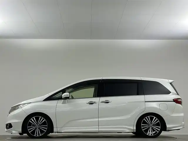 ホンダ オデッセイ アブソルート・Xホンダセンジング 埼玉県 2016(平28)年 4.3万km ホワイトオーキッドパール 純正ナビ　全方位　両側電動　ＥＴＣ　ＬＥＤ　ドライブレコーダー　衝突被害軽減　フルセグＴＶ　Ｂｌｕｅｔｏｏｔｈ　ＵＳＢ　ＨＤＭＩ　　パワーシート　ＭＴモード付ＡＴ　スマートキー　３列シート