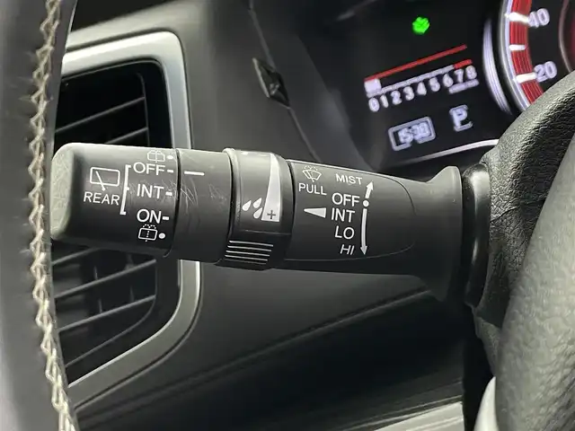 ホンダ オデッセイ アブソルート・Xホンダセンジング 埼玉県 2016(平28)年 4.3万km ホワイトオーキッドパール 純正ナビ　全方位　両側電動　ＥＴＣ　ＬＥＤ　ドライブレコーダー　衝突被害軽減　フルセグＴＶ　Ｂｌｕｅｔｏｏｔｈ　ＵＳＢ　ＨＤＭＩ　　パワーシート　ＭＴモード付ＡＴ　スマートキー　３列シート