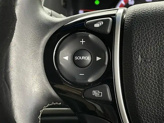 ホンダ オデッセイ アブソルート・Xホンダセンジング 埼玉県 2016(平28)年 4.3万km ホワイトオーキッドパール 純正ナビ　全方位　両側電動　ＥＴＣ　ＬＥＤ　ドライブレコーダー　衝突被害軽減　フルセグＴＶ　Ｂｌｕｅｔｏｏｔｈ　ＵＳＢ　ＨＤＭＩ　　パワーシート　ＭＴモード付ＡＴ　スマートキー　３列シート