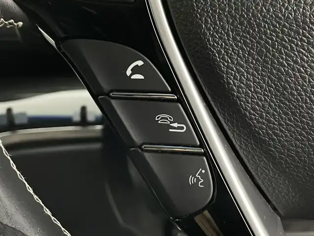 ホンダ オデッセイ アブソルート・Xホンダセンジング 埼玉県 2016(平28)年 4.3万km ホワイトオーキッドパール 純正ナビ　全方位　両側電動　ＥＴＣ　ＬＥＤ　ドライブレコーダー　衝突被害軽減　フルセグＴＶ　Ｂｌｕｅｔｏｏｔｈ　ＵＳＢ　ＨＤＭＩ　　パワーシート　ＭＴモード付ＡＴ　スマートキー　３列シート