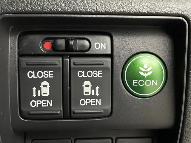 ホンダ オデッセイ アブソルート・Xホンダセンジング 埼玉県 2016(平28)年 4.3万km ホワイトオーキッドパール 純正ナビ　全方位　両側電動　ＥＴＣ　ＬＥＤ　ドライブレコーダー　衝突被害軽減　フルセグＴＶ　Ｂｌｕｅｔｏｏｔｈ　ＵＳＢ　ＨＤＭＩ　　パワーシート　ＭＴモード付ＡＴ　スマートキー　３列シート