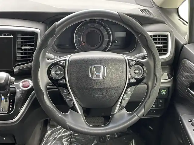 ホンダ オデッセイ アブソルート・Xホンダセンジング 埼玉県 2016(平28)年 4.3万km ホワイトオーキッドパール 純正ナビ　全方位　両側電動　ＥＴＣ　ＬＥＤ　ドライブレコーダー　衝突被害軽減　フルセグＴＶ　Ｂｌｕｅｔｏｏｔｈ　ＵＳＢ　ＨＤＭＩ　　パワーシート　ＭＴモード付ＡＴ　スマートキー　３列シート