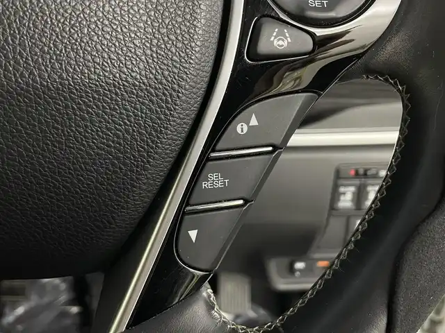 ホンダ オデッセイ アブソルート・Xホンダセンジング 埼玉県 2016(平28)年 4.3万km ホワイトオーキッドパール 純正ナビ　全方位　両側電動　ＥＴＣ　ＬＥＤ　ドライブレコーダー　衝突被害軽減　フルセグＴＶ　Ｂｌｕｅｔｏｏｔｈ　ＵＳＢ　ＨＤＭＩ　　パワーシート　ＭＴモード付ＡＴ　スマートキー　３列シート