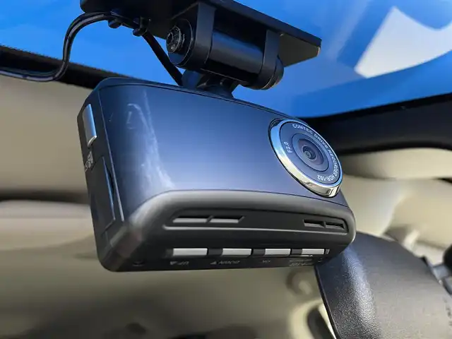 ホンダ オデッセイ アブソルート・Xホンダセンジング 埼玉県 2016(平28)年 4.3万km ホワイトオーキッドパール 純正ナビ　全方位　両側電動　ＥＴＣ　ＬＥＤ　ドライブレコーダー　衝突被害軽減　フルセグＴＶ　Ｂｌｕｅｔｏｏｔｈ　ＵＳＢ　ＨＤＭＩ　　パワーシート　ＭＴモード付ＡＴ　スマートキー　３列シート