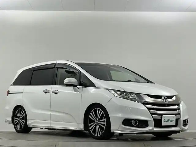 ホンダ オデッセイ アブソルート・Xホンダセンジング 埼玉県 2016(平28)年 4.3万km ホワイトオーキッドパール 純正ナビ　全方位　両側電動　ＥＴＣ　ＬＥＤ　ドライブレコーダー　衝突被害軽減　フルセグＴＶ　Ｂｌｕｅｔｏｏｔｈ　ＵＳＢ　ＨＤＭＩ　　パワーシート　ＭＴモード付ＡＴ　スマートキー　３列シート