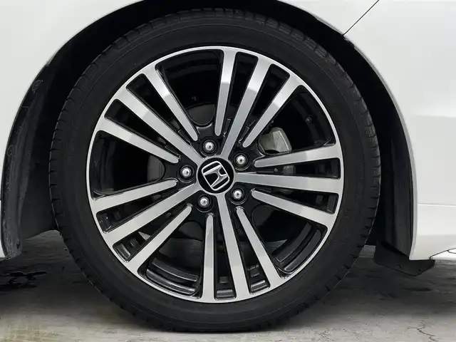 ホンダ オデッセイ アブソルート・Xホンダセンジング 埼玉県 2016(平28)年 4.3万km ホワイトオーキッドパール 純正ナビ　全方位　両側電動　ＥＴＣ　ＬＥＤ　ドライブレコーダー　衝突被害軽減　フルセグＴＶ　Ｂｌｕｅｔｏｏｔｈ　ＵＳＢ　ＨＤＭＩ　　パワーシート　ＭＴモード付ＡＴ　スマートキー　３列シート