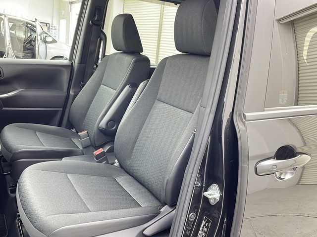 トヨタ ヴォクシー ハイブリッド S－G 茨城県 2022(令4)年 4.1万km グリッターブラックガラスフレーク 純正メモリナビ/CD/DVD/Bluetooth/フルセグ/HDMI/バックカメラ/前後ドライブレコーダー/ドアバイザー/ヘッドライトレベライザー/LEDヘッドライト/純正16インチAW/アダプティブクルーズコントロール/スマートキー2本/LED