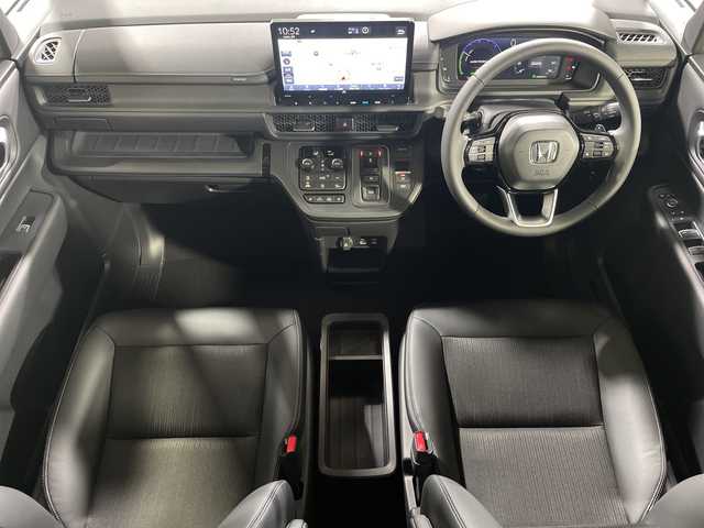 ホンダ ステップワゴン スパーダ eHEV 神奈川県 2025(令7)年 0.1千km プラチナホワイトパール 登録済未使用車/e:HEV/ホンダセンシング/11.4インチナビ/Honda CONNECT/ワンオーナー/前席シートヒーター/LEDヘッドライト/スマートキー/スペアキー/メモリナビ/フルセグテレビ/バックカメラ/アイドリングストップ/オットマン/プッシュスタート/ステアリングスイッチ/電動パーキングブレーキ/ブレーキオートホールド/両側パワースライドドア/パワーバックドア/オートライト/オートマチックハイビーム/フォグランプ/電動格納ミラー/取扱説明書/保証書/衝突軽減ブレーキ/後方誤発進抑制機能/歩行者事故低減ステアリング/渋滞追従機能付アダプティブクルーズコントロール/車線維持支援システム/先行者発信お知らせ機能/急アクセル抑制スイッチ/誤発進抑制機能/近距離衝突軽減ブレーキ/路外逸脱抑制機能/トラフィックジャムアシスト/標識認識機能/ブラインドスポットインフォメーション