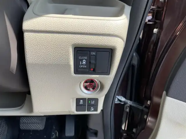 ホンダ Ｎ ＢＯＸ G L ホンダセンシング 高知県 2018(平30)年 10.5万km プレミアムアガットブラウンP (株)IDOMが運営する【じしゃロン高知店】の自社ローン専用車両になりますこちらは現金またはオートローンご利用時の価格です。自社ローンご希望の方は別途その旨お申付け下さい