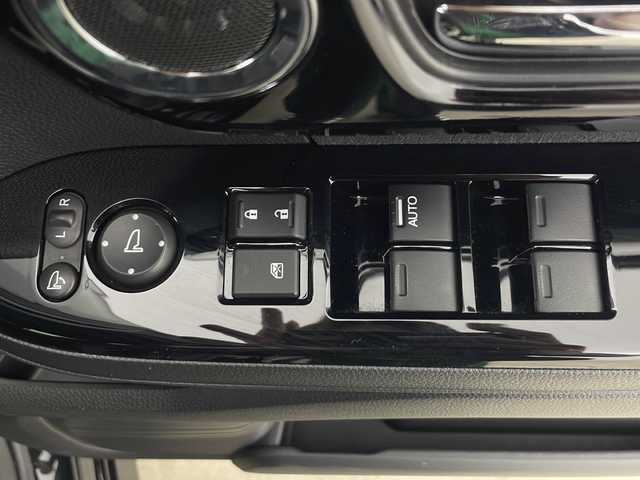ホンダ Ｎ ＢＯＸ カスタム L 秋田県 2022(令4)年 1万km クリスタルブラックパール 純正オーディオ　【BT/TV/CD】/ワンセグＴＶ　/バックカメラ　/ＬＥＤヘッドライト　/片側パワースライドドア　/スマートキー　/スペアキー有り/アイドリングストップ/クルーズコントロール/フォグライト /オートライト/ホンダセンシング　/前席シートヒーター　/プッシュスタート　/電格ミラー　/リアサンシェード/純正フロアマット　/純正ＡＷ/プッシュスタート /横滑り防止装置/衝突被害軽減システム/コーナーセンサー /レーンキープアシスト/オートライト/オートマチックハイビーム/保証書/取扱説明書